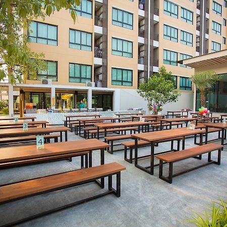 Alisha Court Hotel & Residence バンコク都 エクステリア 写真