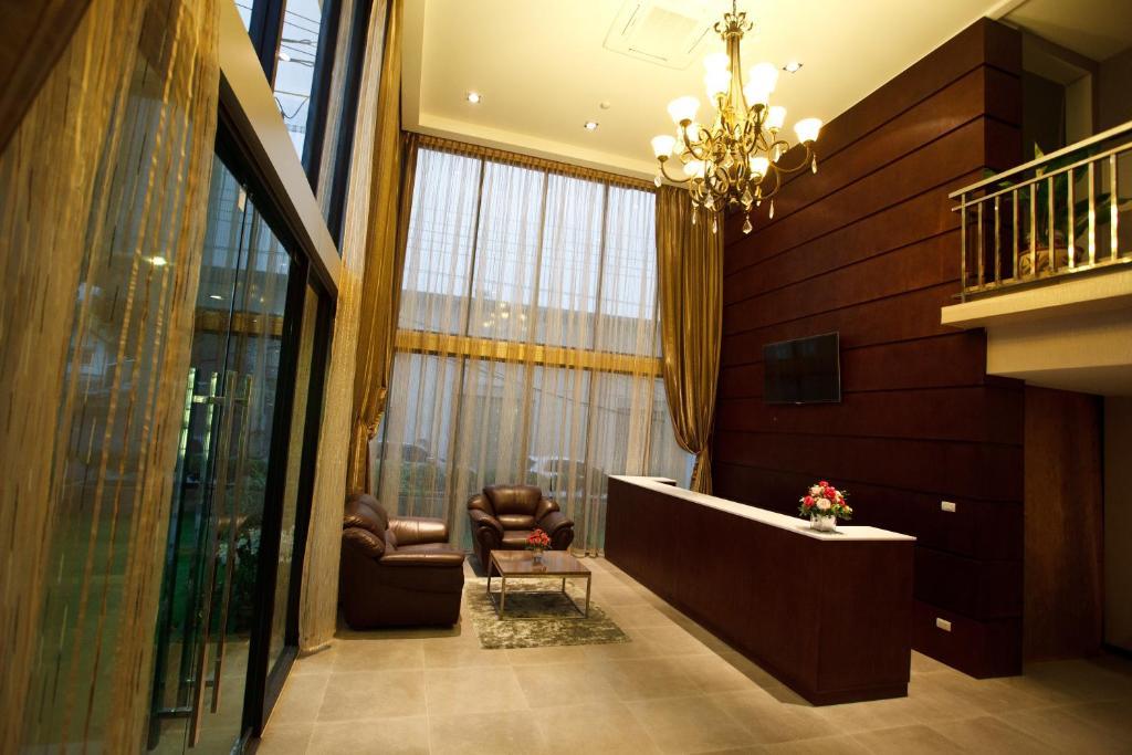 Alisha Court Hotel & Residence バンコク都 エクステリア 写真