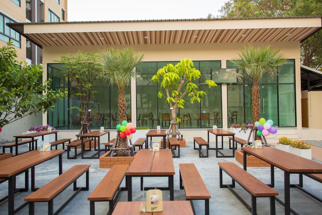 Alisha Court Hotel & Residence バンコク都 エクステリア 写真